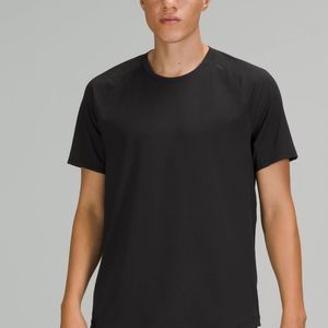 Like new men Lululemon shirt